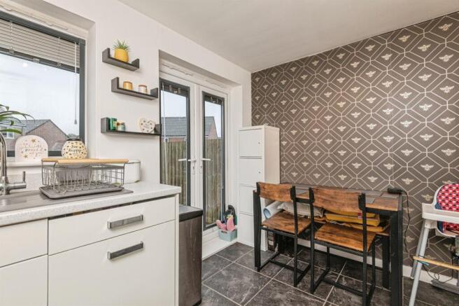 3 bed Semi-Detached for sale Image 4
