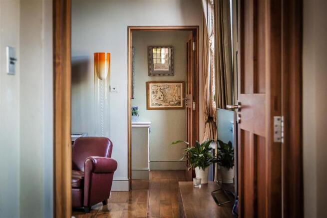house. estate agency Frensham 7 The Grange