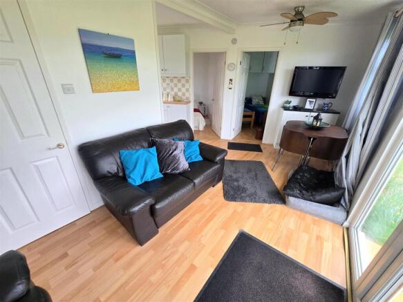 Lounge/Kitchen