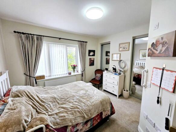 2 bed Semi-Detached Bungalow for sale Image 9