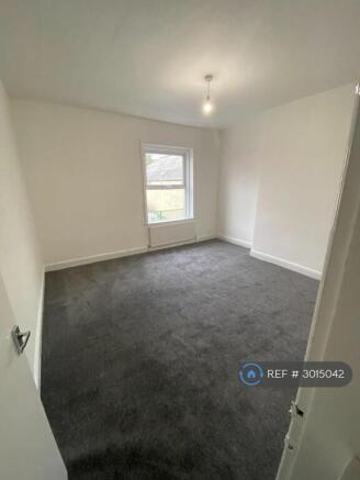 2 bed Terraced to rent Image 6