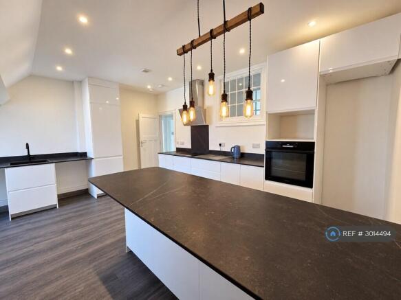 Large Kitchen Pennisular