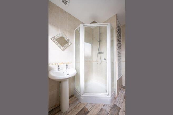BATHROOM SHOWER CUBICLE