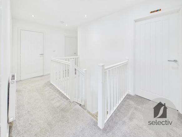 5 bed Detached for sale Image 11