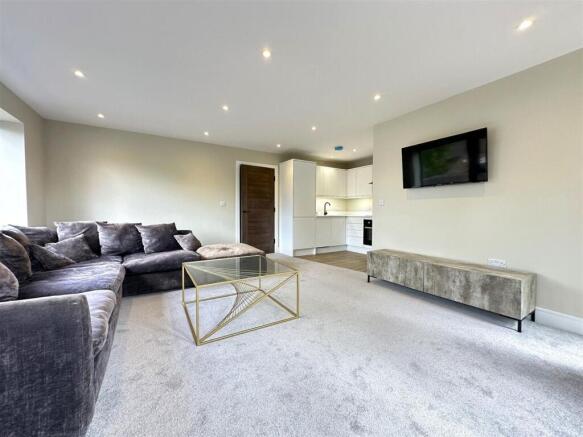 2 bed Flat for sale Image 5
