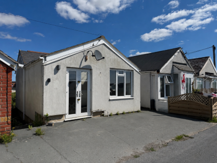 65 Brooklands, Jaywick, Clacton-On-Sea, Essex CO15 2JG