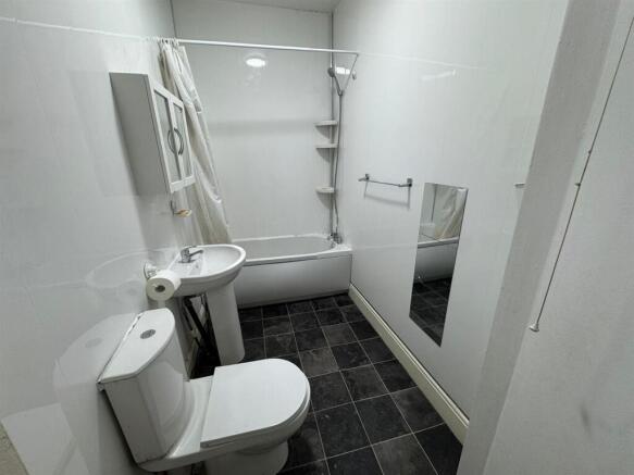 2 bed House to rent Image 8