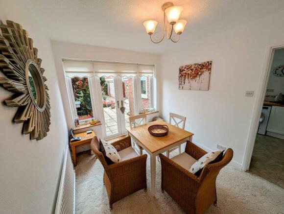 49 Mallard dining room 2.jpg