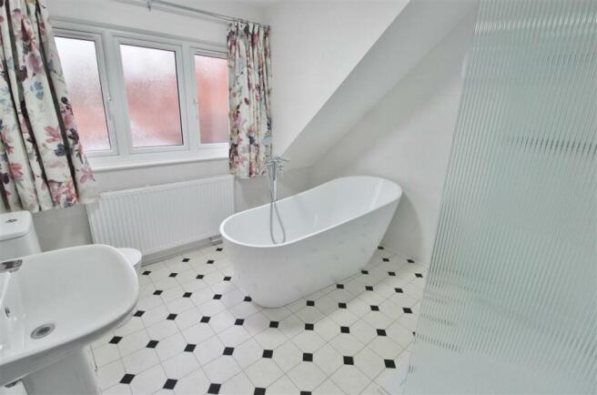 FAMILY BATHROOM