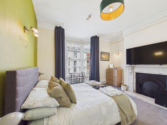 8 bed Terraced for sale Image 7