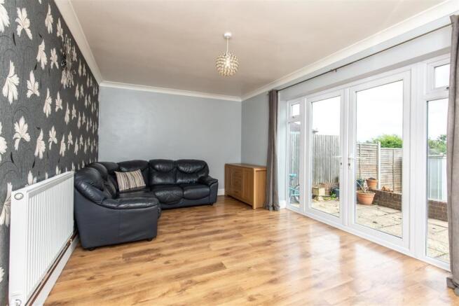 13 Lealands Drive11.jpg