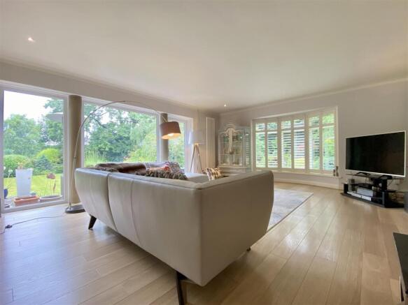 5 bed Detached to rent Image 5