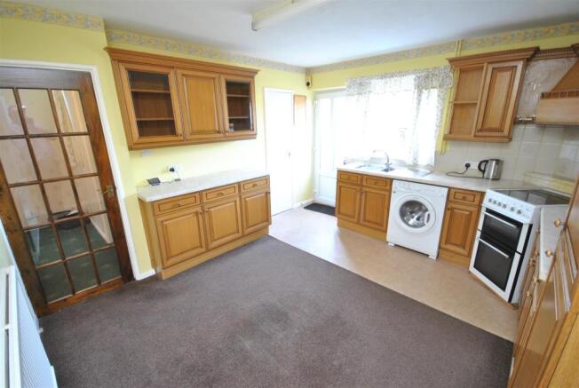 KITCHEN/ BREAKFAST ROOM