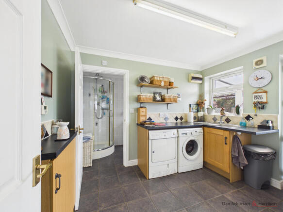 3 bed Detached Bungalow for sale Image 4