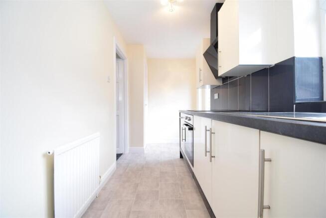 2 bed Terraced to rent Image 4