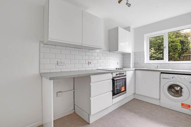 11-ad17JHPropWpen - 24 Readman Court - 19-small.jp