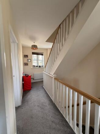 4 bed Semi-Detached to rent Image 7