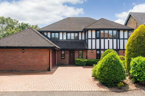 Baas Hill Close, Broxbourne | 3,400 Sq Ft of Family Living, South-Facing Garden & Cul-de-Sac