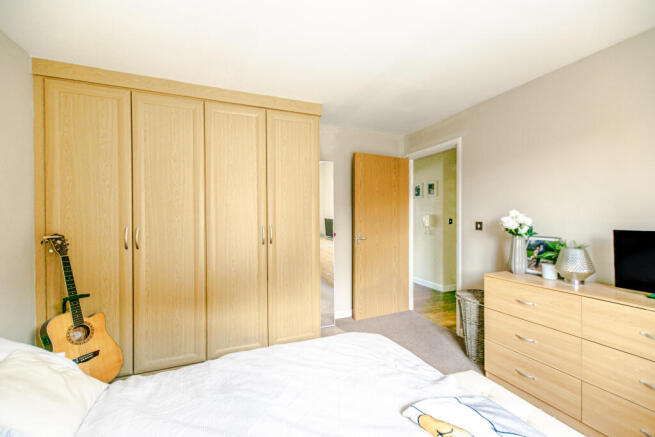 2 bed Flat for sale Image 9