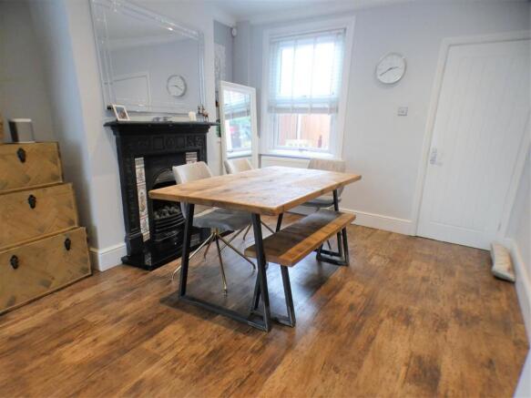 Lounge/Dining Room