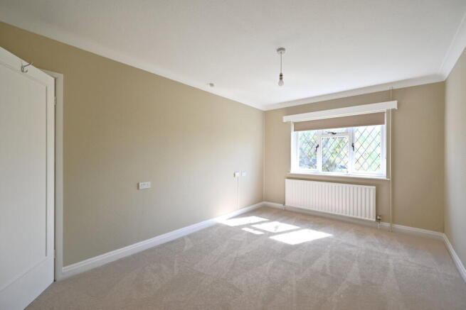3 bed Detached Bungalow to rent Image 8