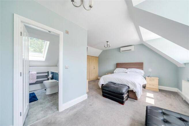 4 bed Detached for sale Image 10