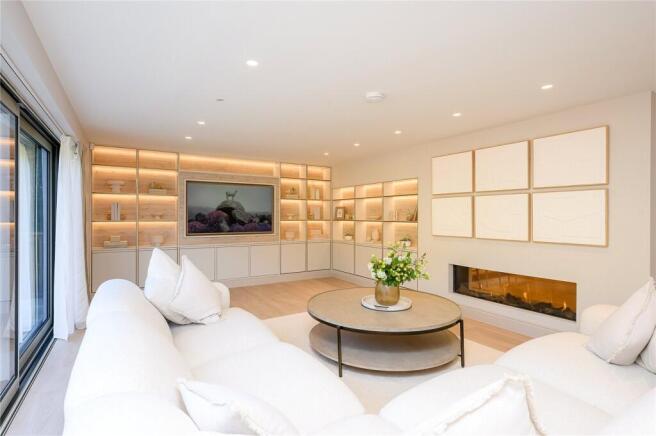 5 bed Detached for sale Image 6
