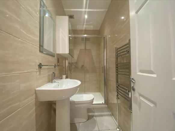 Bathroom 2.jpg