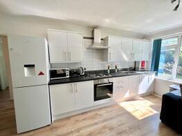 7, The Poplars, Headingley, Leeds LS6 2BT