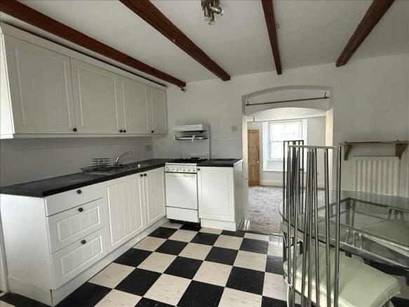 KITCHEN/DINING ROOM