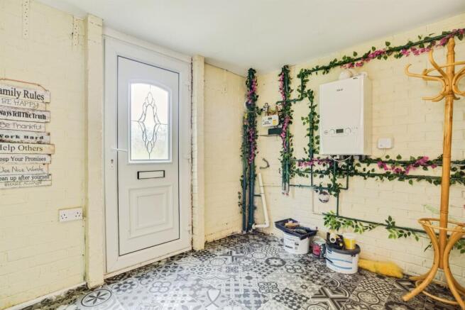 3 bed Semi-Detached for sale Image 12