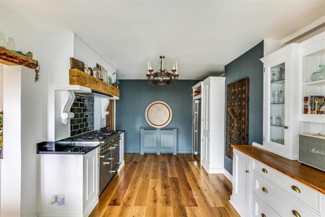 9 Dining room.jpg