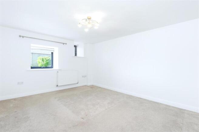3 bed Semi-Detached for sale Image 12