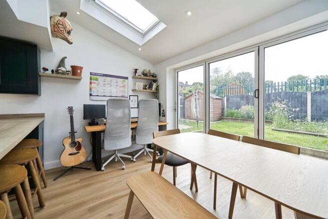 3 bed Semi-Detached for sale Image 10