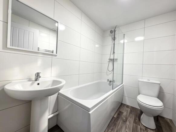 3 bed Terraced to rent Image 8