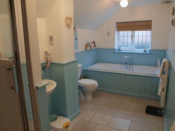 Family Bathroom 