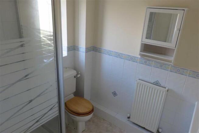 EN-SUITE SHOWER ROOM