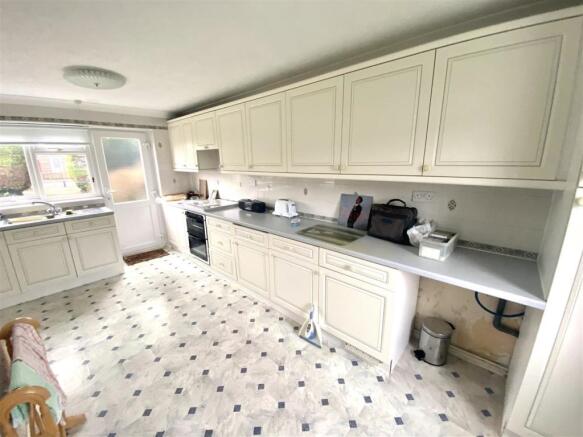 KITCHEN/BREAKFAST ROOM