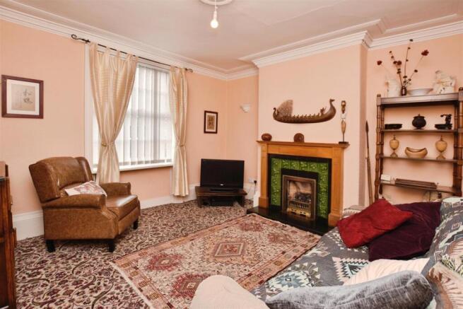5 bed Semi-Detached for sale Image 5