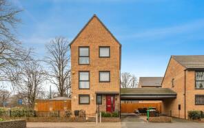 37, Houseman Gardens, Nottingham NG2 2HX