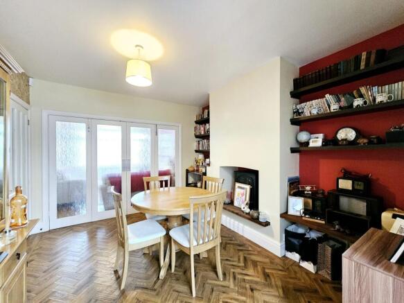 4 bed Semi-Detached for sale Image 6