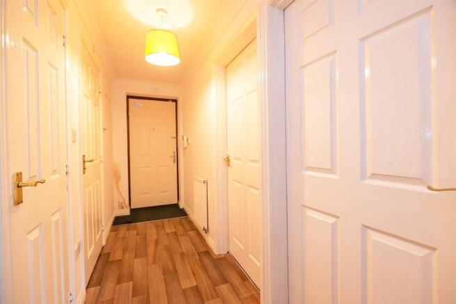 2 bed Ground Flat for sale Image 5