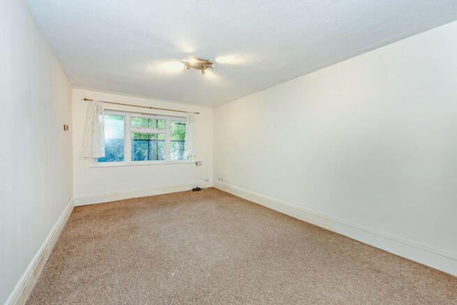 Thicket Crescent, Sutton, SM1 photo 4