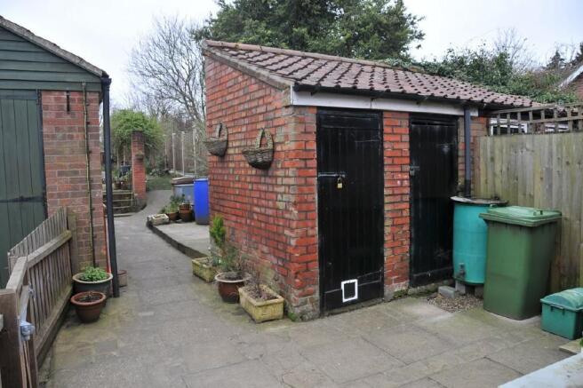Inner Garden/Garage