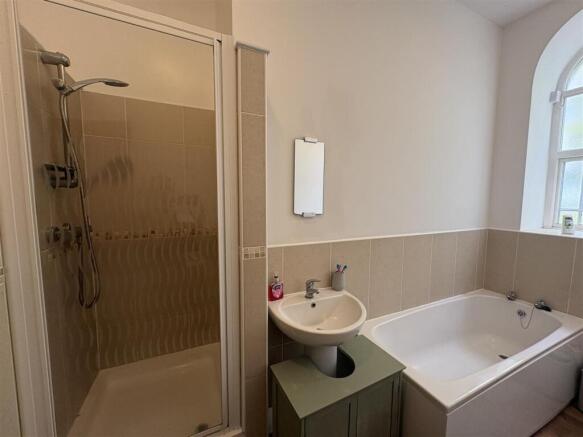 1 bed Apartment to rent Image 4