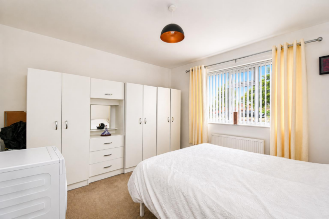 2 bed Flat for sale Image 8