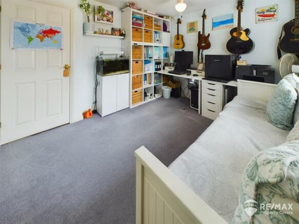 Bedroom 2 (3).jpg