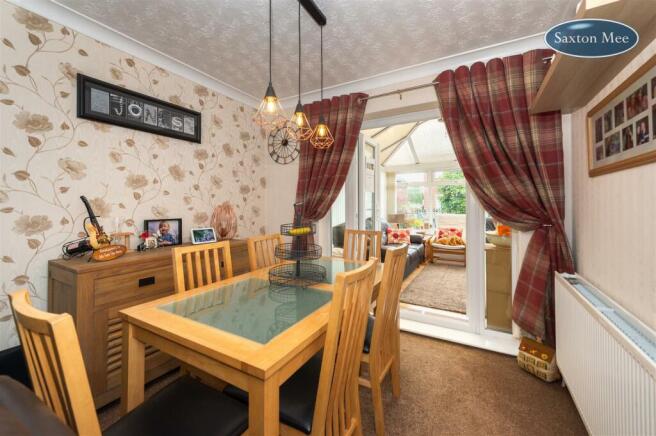 dining room_5702.jpg