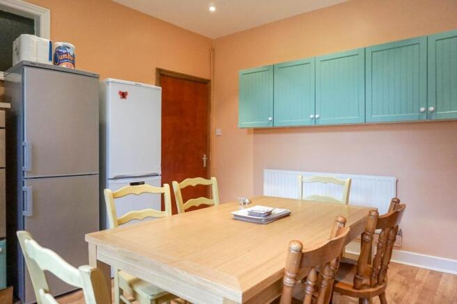 6 bed House to rent Image 10