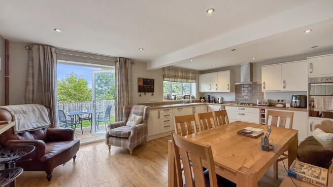 Kitchen/dining ro...